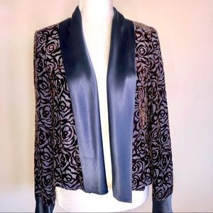 ANTHROPOLOGIE- Unique satin & velvet jacket/cover up - like new! DISCOUNTED✨⭐️